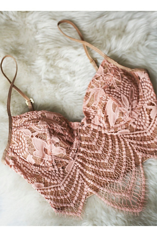 Pretty lace underwire bra